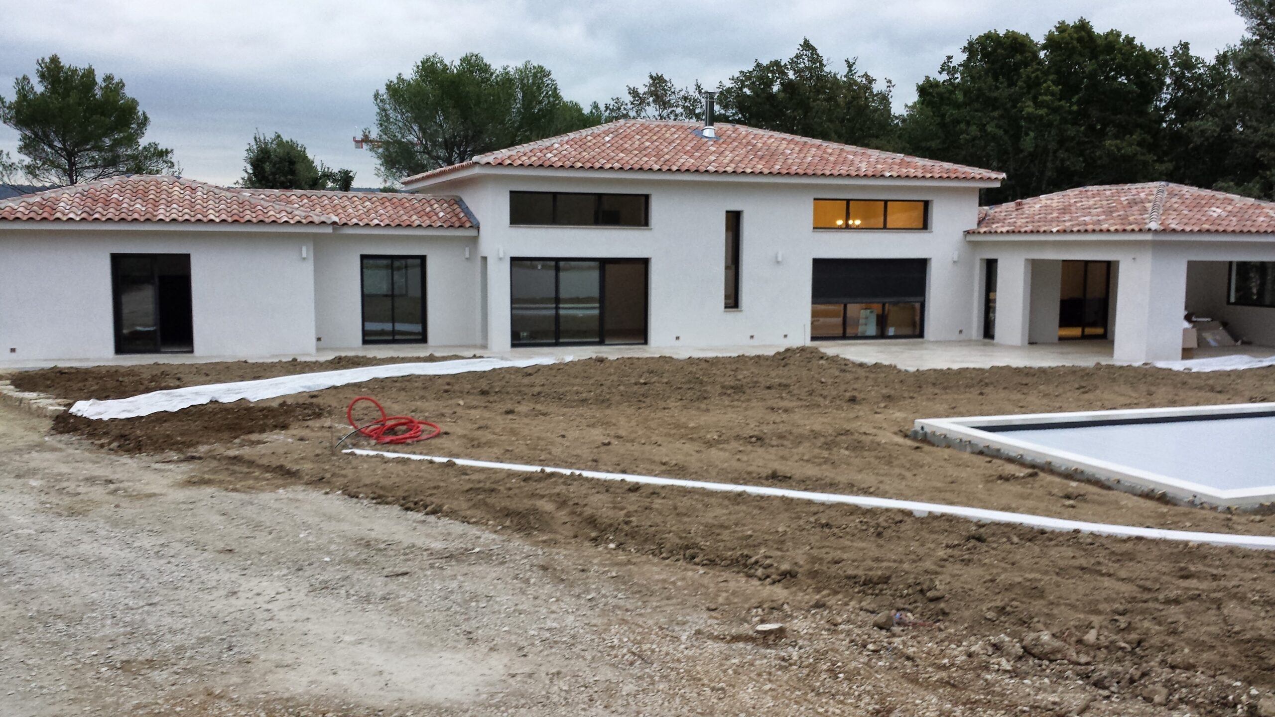 Photo d'une maison avec construction extension Photo d'une maison avec construction extension