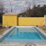 Réalisation d'un mur de clôture intégrant local technique et piscine à CAZAN, salon de provence